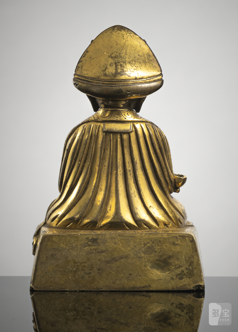 A parcel-gilt bronze figure of lama - 图2